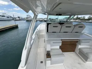 Thumbnail von Tiara Yachts 38 LS