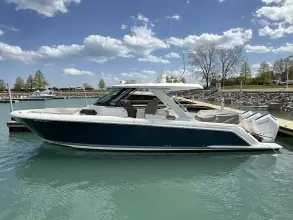 Thumbnail von Tiara Yachts 38 LS