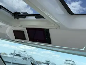 Thumbnail von Tiara Yachts 38 LS