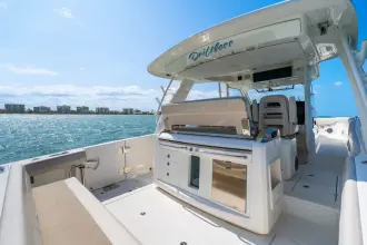 Thumbnail von Boston Whaler 420 Outrage