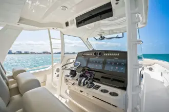 Thumbnail von Boston Whaler 420 Outrage