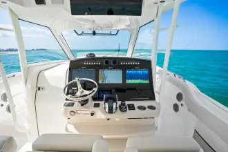 Thumbnail von Boston Whaler 420 Outrage