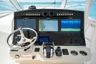 Thumbnail von Boston Whaler 420 Outrage