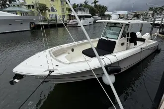 Boston Whaler 33 OUTRAGE