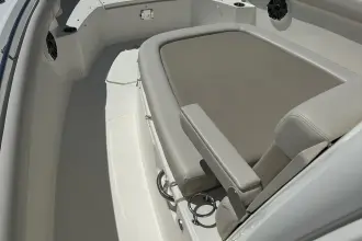 Thumbnail von Boston Whaler 33 OUTRAGE