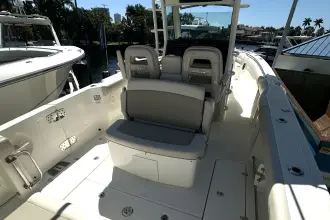 Thumbnail von Boston Whaler 33 OUTRAGE