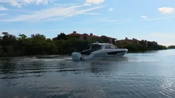 Thumbnail von Cruisers Yachts 50 GLS OB