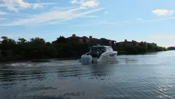 Thumbnail von Cruisers Yachts 50 GLS OB