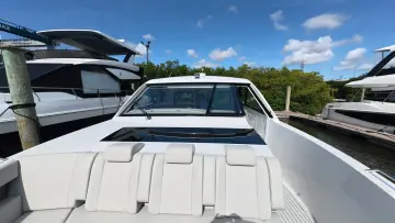 Thumbnail von Cruisers Yachts 50 GLS OB
