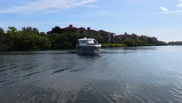 Thumbnail von Cruisers Yachts 50 GLS OB