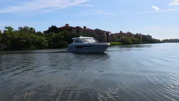 Thumbnail von Cruisers Yachts 50 GLS OB
