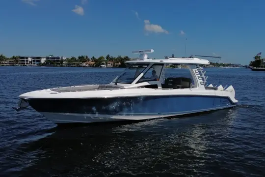 Boston Whaler 350 Realm