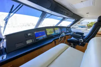 Thumbnail von Viking 65 Enclosed Enclosed Bridge w/Tower