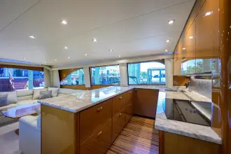 Thumbnail von Viking 65 Enclosed Enclosed Bridge w/Tower