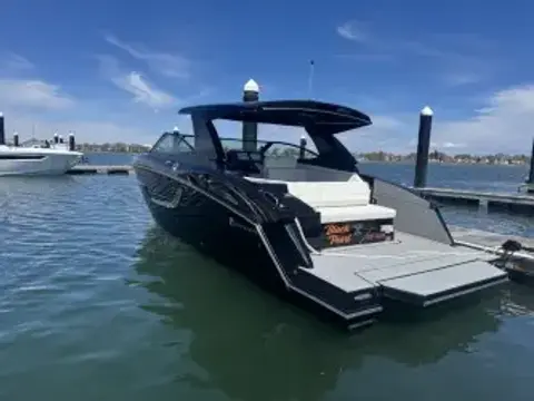 Cruisers Yachts 38 GLS South Beach