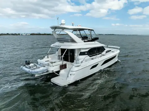 Aquila 44 Yacht Decadence