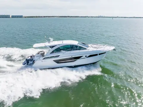 Cruisers Yachts 50 Cantius