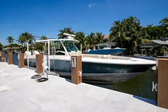 Thumbnail von Boston Whaler 380 Outrage