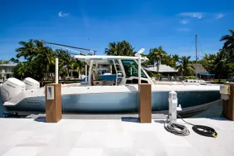 Thumbnail von Boston Whaler 380 Outrage