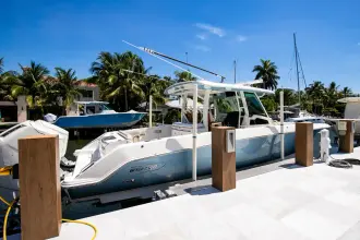 Thumbnail von Boston Whaler 380 Outrage