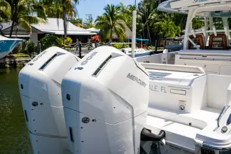 Thumbnail von Boston Whaler 380 Outrage