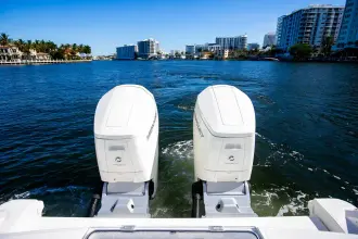 Thumbnail von Boston Whaler 380 Outrage