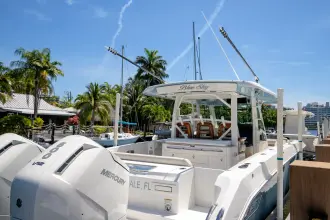 Thumbnail von Boston Whaler 380 Outrage