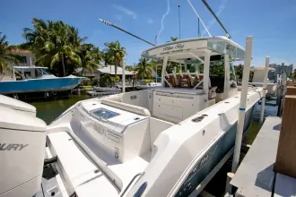 Thumbnail von Boston Whaler 380 Outrage