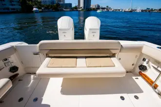Thumbnail von Boston Whaler 380 Outrage