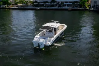 Thumbnail von Boston Whaler 380 Outrage