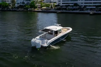 Thumbnail von Boston Whaler 380 Outrage
