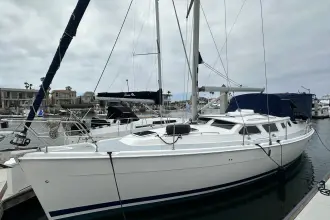 Hunter 426 Deck Salon