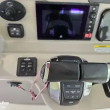 Thumbnail von Boston Whaler 330 Outrage