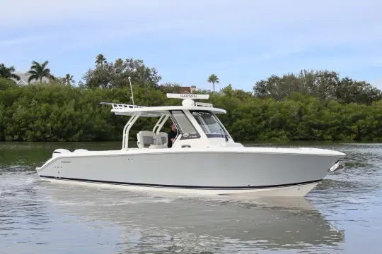 Pursuit S 328 Sport