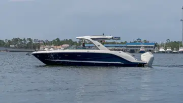 Sea Ray SLX 310 Outboard