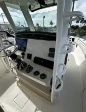 Thumbnail von Boston Whaler 330 Outrage