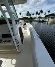 Thumbnail von Boston Whaler 330 Outrage