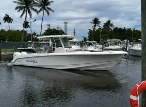 Thumbnail von Boston Whaler 330 Outrage