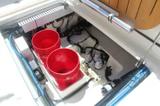 Thumbnail von Boston Whaler 330 Outrage