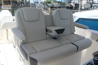 Thumbnail von Boston Whaler 330 Outrage