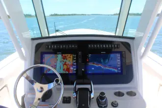 Thumbnail von Boston Whaler 330 Outrage