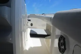 Thumbnail von Boston Whaler 330 Outrage