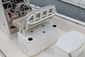 Thumbnail von Boston Whaler 210 Montauk