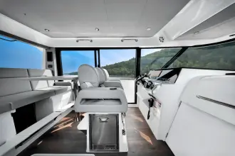 Thumbnail von Cruisers Yachts 38 VTR EC
