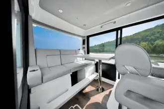 Thumbnail von Cruisers Yachts 38 VTR EC