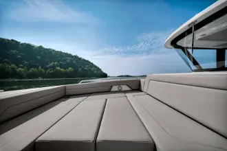 Thumbnail von Cruisers Yachts 38 VTR EC