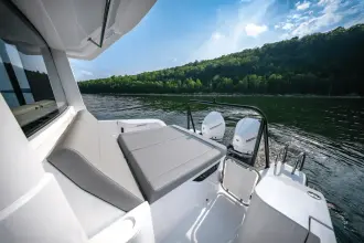 Thumbnail von Cruisers Yachts 38 VTR EC