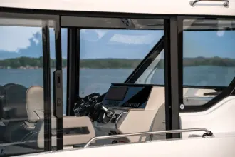 Thumbnail von Cruisers Yachts 38 VTR EC