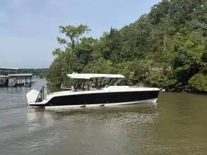 Thumbnail von Cruisers Yachts 38 VTR