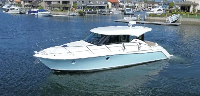 Tiara Yachts 39 Coupe